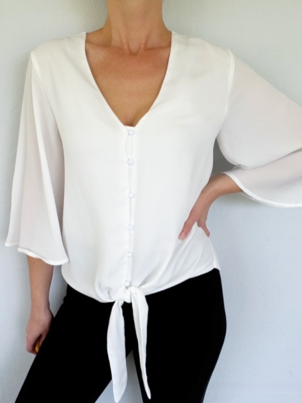 Kancystore white bell sleeve v-neck lightweight tie front blouse size medium